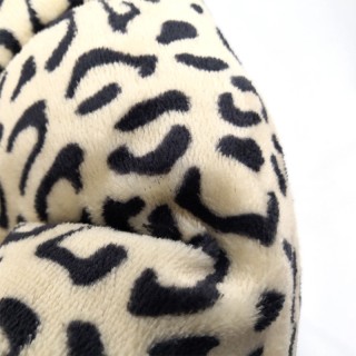 Comfortable and luxurious leopard print bear paw pet bed